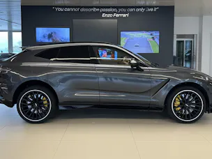 Aston Martin DBX 707