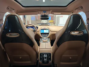 Aston Martin DBX 707