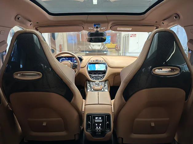 Aston Martin DBX 707