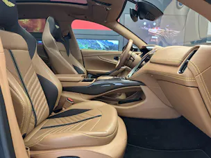 Aston Martin DBX 707