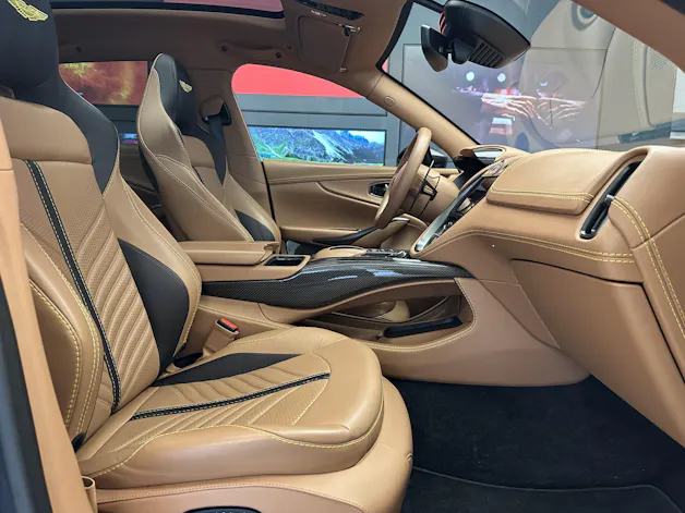 Aston Martin DBX 707