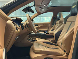 Aston Martin DBX 707