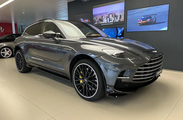 Aston Martin DBX 707