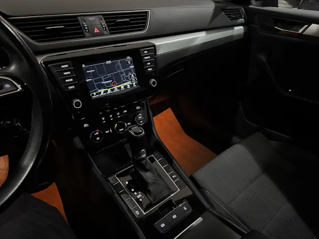 Škoda Superb Combi 1.8 TSI Ambition DSG | 1.Hand | AHK 1800Kg |