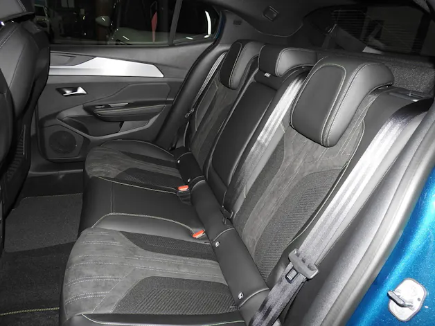 Peugeot 408 1.6 PHEV 225 GT
