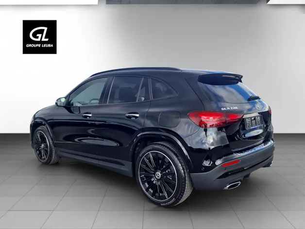 Mercedes-Benz GLA 220 4Matic 8G-DCT
