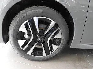 Peugeot 208 1.2 MHEV 110 Allure Premium