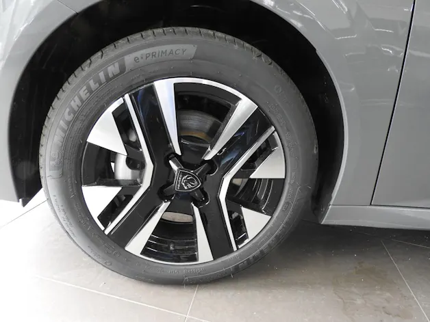 Peugeot 208 1.2 MHEV 110 Allure Premium