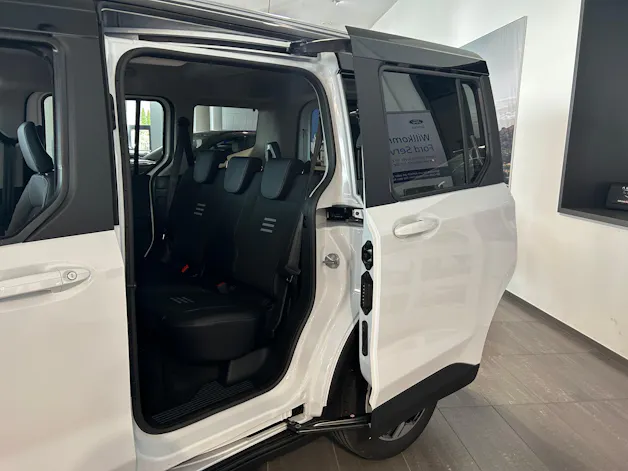 Ford Tourneo Courier 1.0 EcoBoost Active Automat