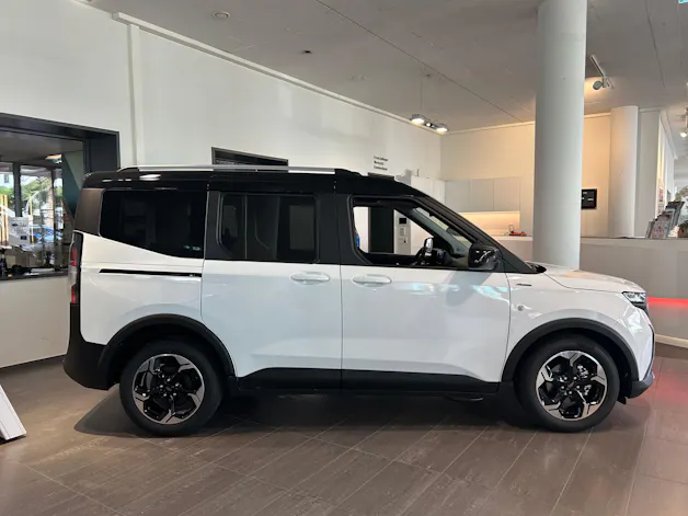 Ford Tourneo Courier 1.0 EcoBoost Active Automat