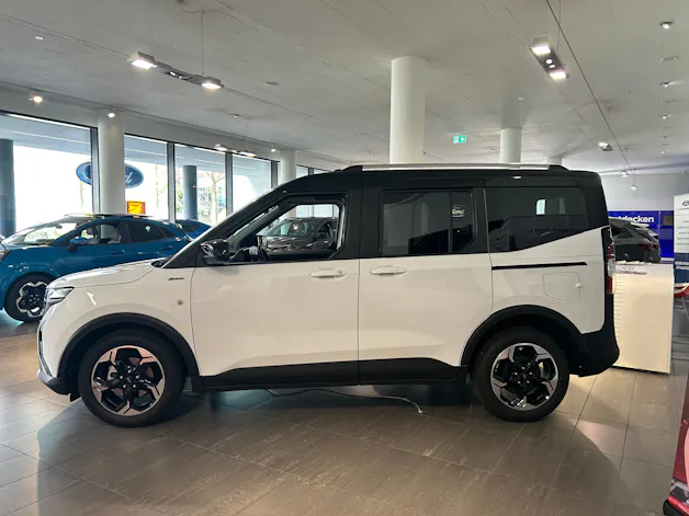 Ford Tourneo Courier 1.0 EcoBoost Active Automat