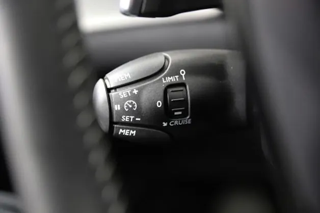 Peugeot 208 1.2 MHEV 110 Style