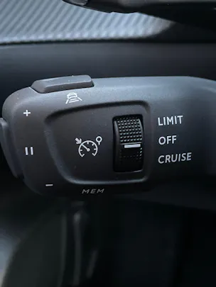 Peugeot 208 1.2 MHEV 110 Allure Premium
