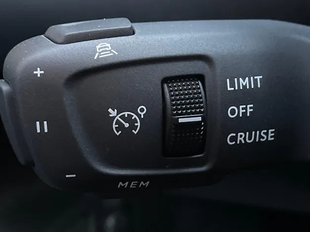 Peugeot 208 1.2 MHEV 110 Allure Premium