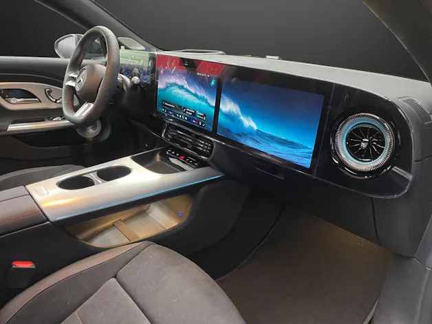 Mercedes-Benz CLA 350 4MATIC Shooting Brake EQ