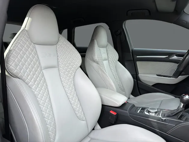 Audi RS3 2.5 TSI quattro
