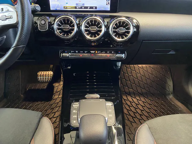 Mercedes-Benz A 250 e AMG Line
