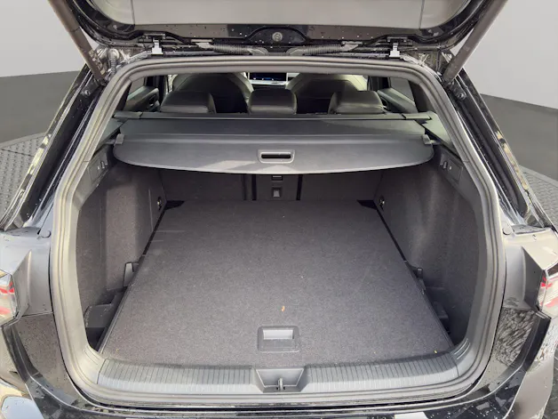 VW Golf Variant 1.5 eTSI mHEV R-Line
