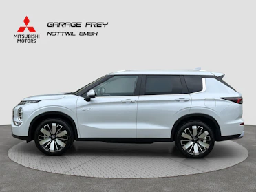 MITSUBISHI OUTLANDER 4