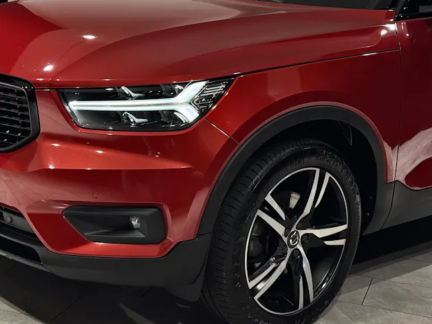 Volvo XC40 D4 AWD R-Design Geartronic | AHK 2100Kg |