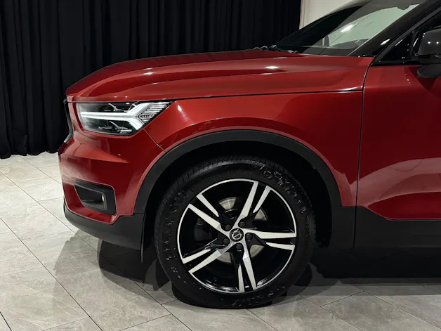 Volvo XC40 D4 AWD R-Design Geartronic | AHK 2100Kg |