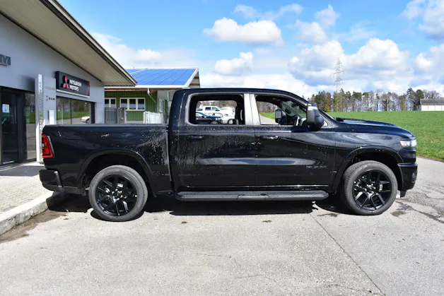 Dodge RAM 1500 CrewCab Laramie Night 3.0 Hurricane