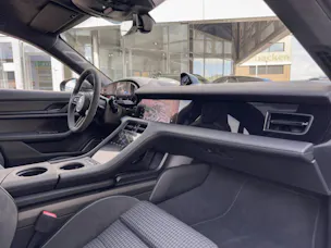 Porsche Taycan Turbo S Cross Turismo