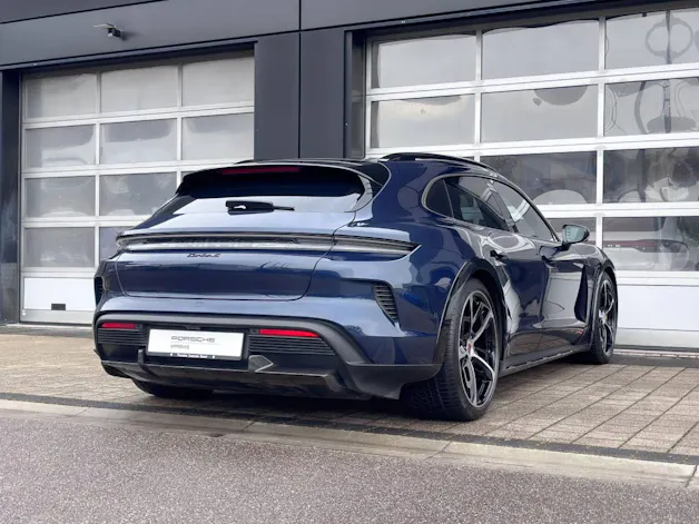 Porsche Taycan Turbo S Cross Turismo