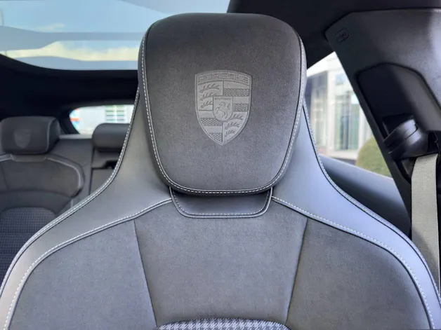 Porsche Taycan Turbo S Cross Turismo