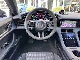 Porsche Taycan Turbo S Cross Turismo
