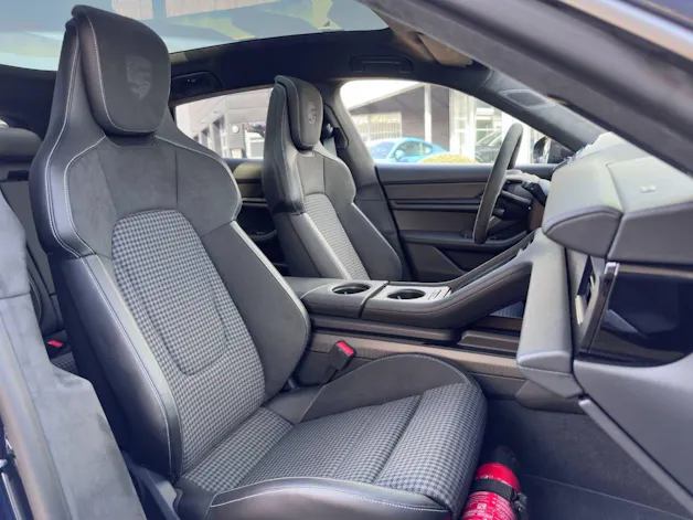 Porsche Taycan Turbo S Cross Turismo