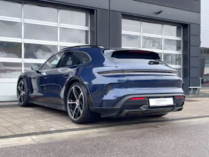Porsche Taycan Turbo S Cross Turismo