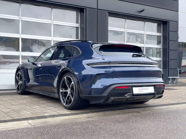Porsche Taycan Turbo S Cross Turismo