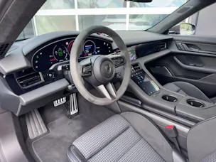 Porsche Taycan Turbo S Cross Turismo