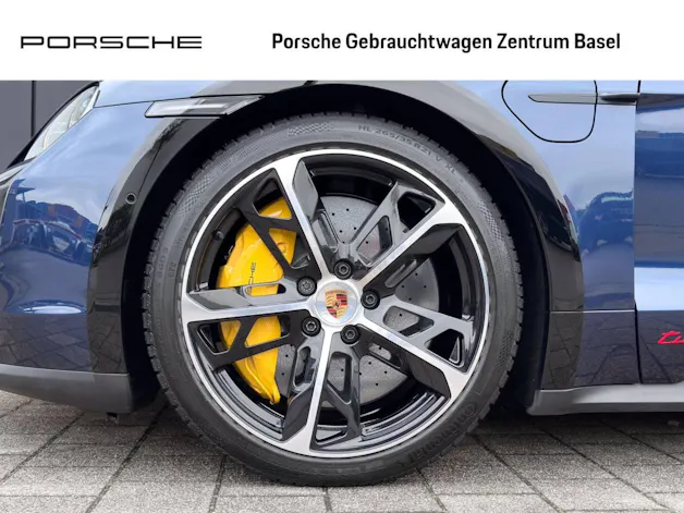 Porsche Taycan Turbo S Cross Turismo