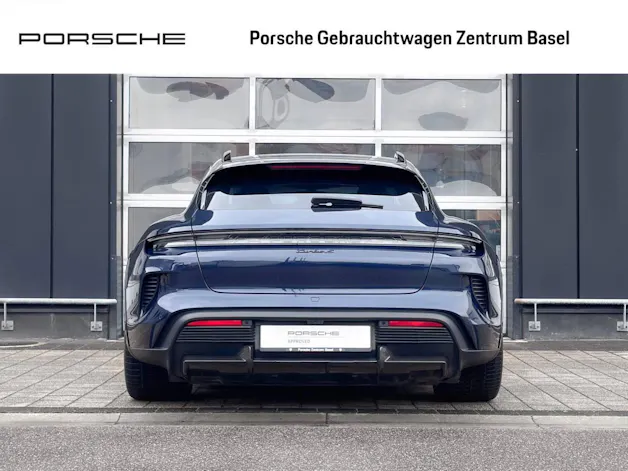 Porsche Taycan Turbo S Cross Turismo