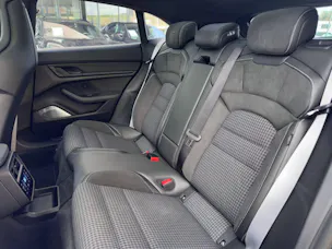 Porsche Taycan Turbo S Cross Turismo