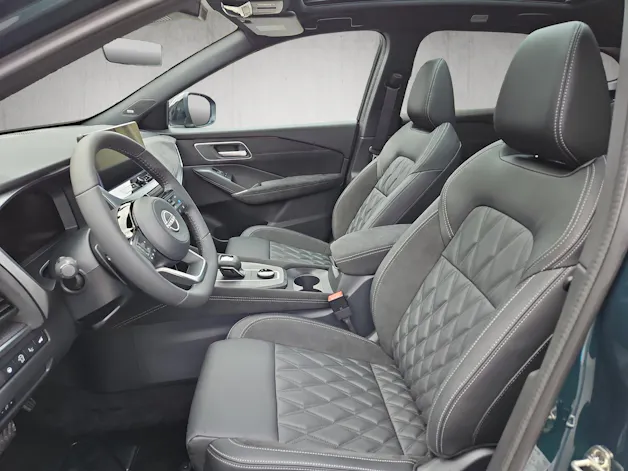 Nissan Qashqai 1.3 MHEV Tekna+ 4x4 - Ocean green