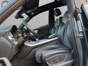 Audi Q8 55 TFSI Black Edition quattro tiptronic