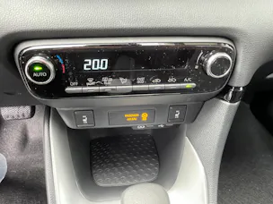 Mazda 2 Hybrid Centre-line