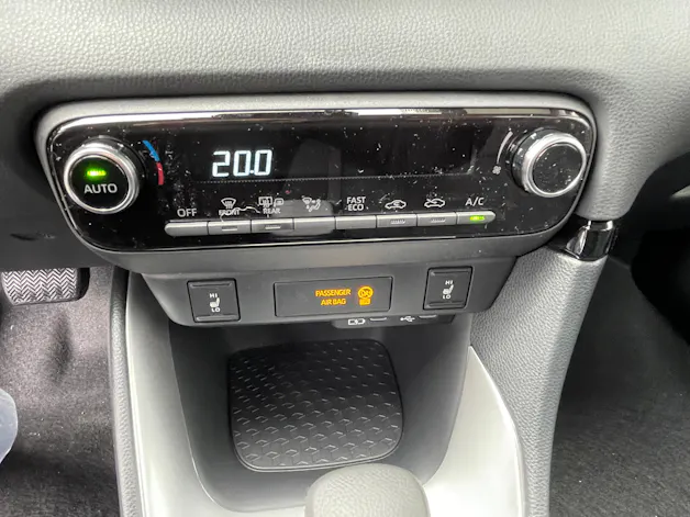 Mazda 2 Hybrid Centre-line