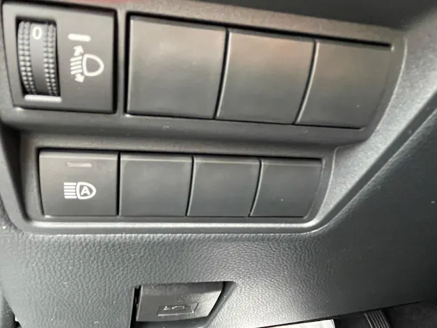 Mazda 2 Hybrid Centre-line