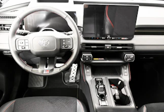 https://vehicle.imgix.net/4259529/c6dbc980-1b8d-410e-8e85-cf9df3ea3e62.jpg