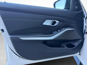 https://vehicle.imgix.net/4259689/c9ed4bc4-26cc-4741-966d-e719e6a95ffc.jpg