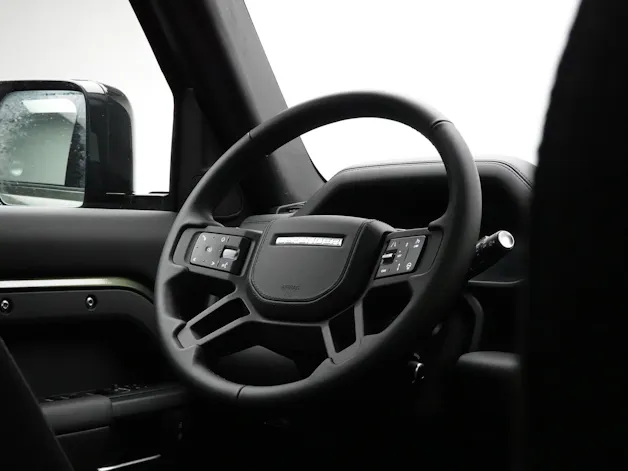 Land Rover Defender 130 3.0 D I6 350 X-Dynamic HSE