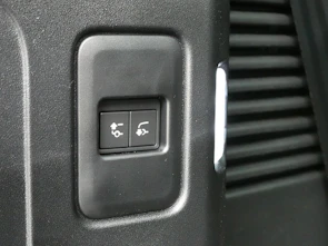 Fahrzeugbild LAND ROVER Defender 130 3.0 D I6 350 X-Dynamic HSE