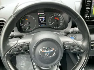 Toyota Yaris 1.5 VVT-i HSD Active