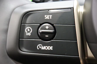 https://vehicle.imgix.net/4259917/876a92f7-3935-43c8-b837-de5081af19ab.JPG