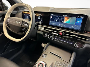 https://vehicle.imgix.net/4260053/18f3aa63-9c4b-46f0-b918-ebfbae0dfd26.jpg