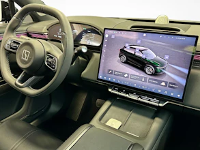 https://vehicle.imgix.net/4260100/c8275a99-82f2-4b2d-bbeb-e6da55cdb910.jpg